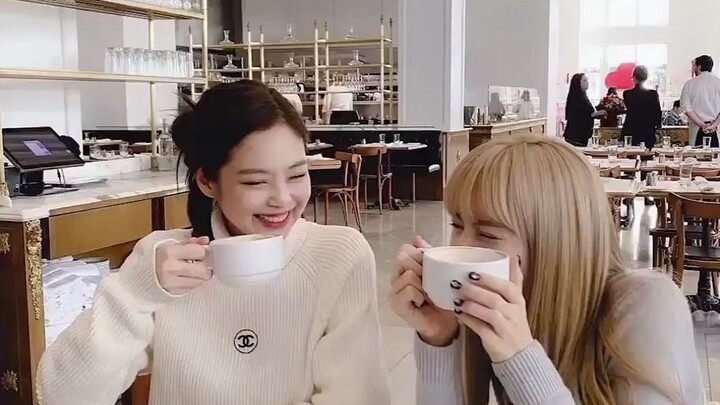 [Remix]Loving moments between Jennie and Lisa|BLACKPINK