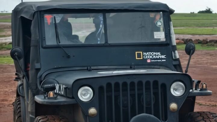 🚙 Ever wondered what’s inside a Jeep? 👀