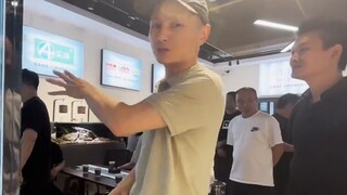 Tại hiện trường vụ nổ, trước đêm khai mạc vua nước ngọt siêu mét, Anchovy đã mở miệng trước 20, 30 n
