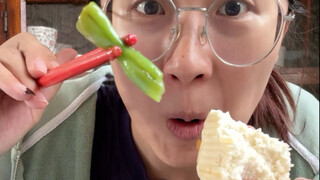 Trưởng thôn: Xong rồi, nhắm vào tôi đây mà!