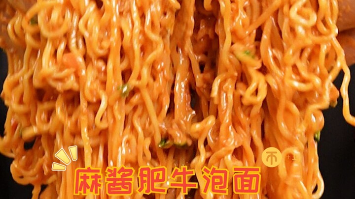 Chua chua ngọt ngọt kích thích vị giác, cách ăn mì gói ngon tuyệt vời!