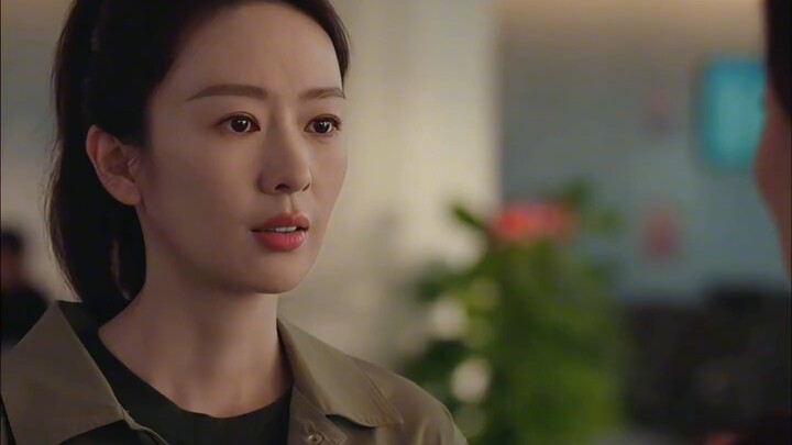 Trời mưa có ba người mẹ vội vàng mang ô đến, được bao bọc trong tình yêu thương, Minh Châu quyết địn