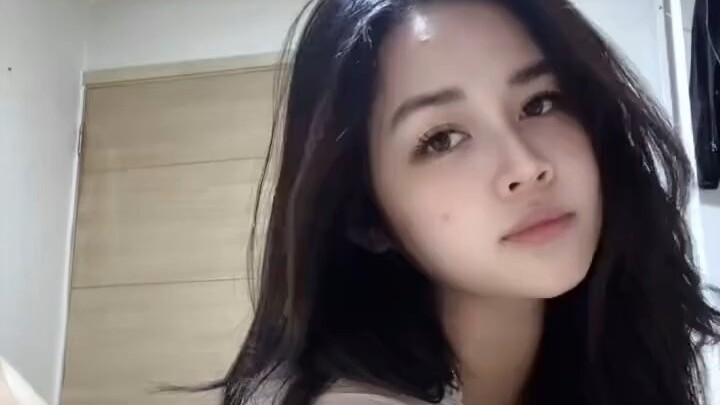 Capek mau dipijitin 🥵🥵