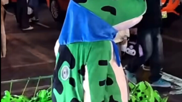 كلها ضفادع متشابهة، فلماذا تستطيع أنت بيع صغارك؟