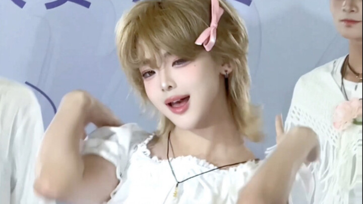 Party time! Episode 04: Male college student roadshow – Girls’ Generation’s “Party” – Seohyun’s posi