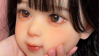 It's so cute, I just want to scratch her face, but I can't stop at all! ——The doll who serves the co