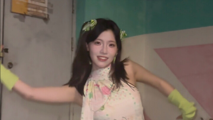 今天是青苹果jellyous 这完全脚势舞啊礼妹