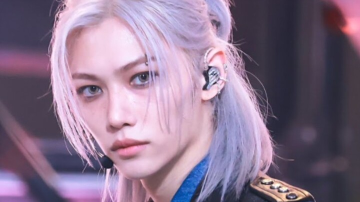 Stray Kids’ Felix: First Stage Live Cam of “Chk Chk Boom”