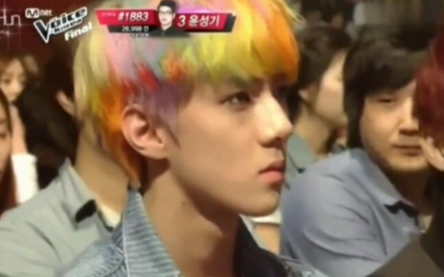 Wu Shixun ‖ Sehun: A guy who effortlessly pulls off a rainbow-colored hairstyle—absolutely jaw-dropp