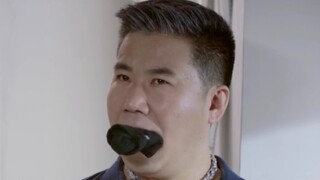 男人嘴里塞了个臭袜子