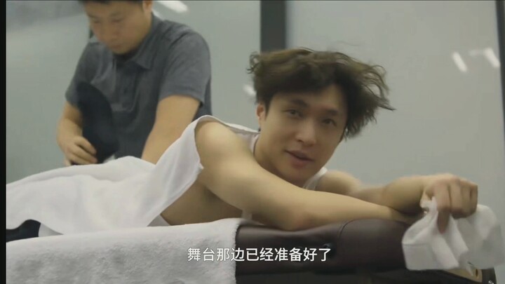 Zhang Yixing ✘ Kerja keras dan perjuangan di balik layar para bintang terkenal