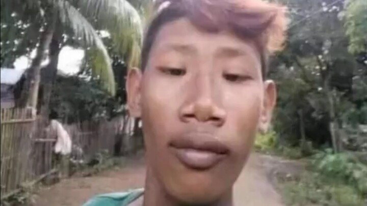 senyum tetapi terluka🗿