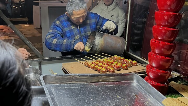 في الطريق إلى أن تصبح الهوكاجي، من البديهي أن تساعِد الآخرين.