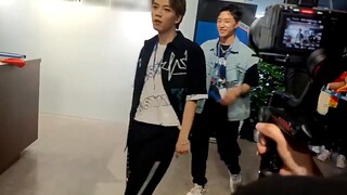 Những kẻ xâm nhập rất hung hãn! Wu Hai và Zhang Xinyao nhảy "Người gây rắc rối" bằng cách quét tòa n