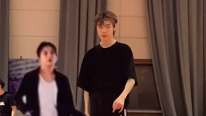 That's all for Lucky Strike? Synchronicity test. Jiang Seulgi, stop stepping on my feet!! [K Little 