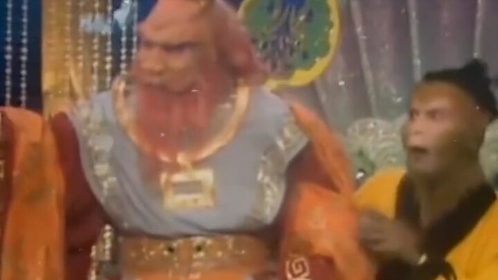 Chẳng phải Ao Quang đã sống mấy nghìn năm, chẳng lẽ chưa từng thấy gì sao? Mấy vị tiên này toàn dùng