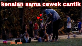 Prank cewe seksi kenalan doang langsung DI tinggal pergi sampai dilihatin terus