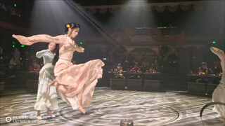 A maiden's waist, a deadly blade. A Zhao Dynasty dance from over 2,000 years ago—let's enjoy togethe