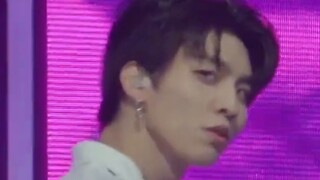 JTBC thật không tốt bụng! 9 video ghép lại tạo thành một cảnh quay thẳng đứng của "BAD" của GON, đoạ