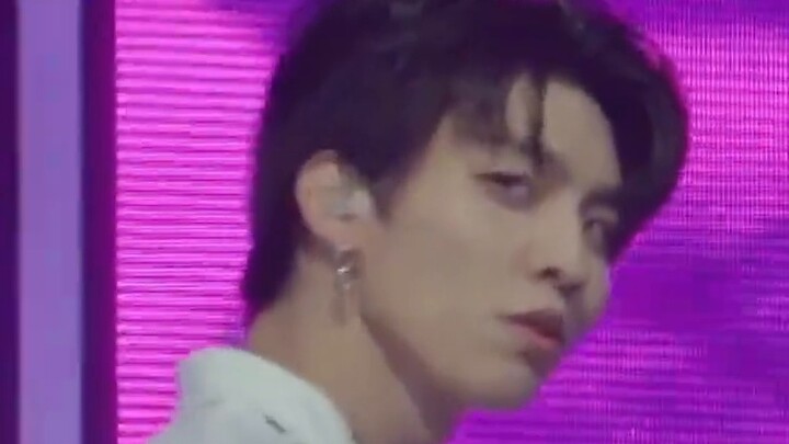 JTBC is not kind! 9 videos together to form a vertical straight shot of GON's "BAD", the main C is a