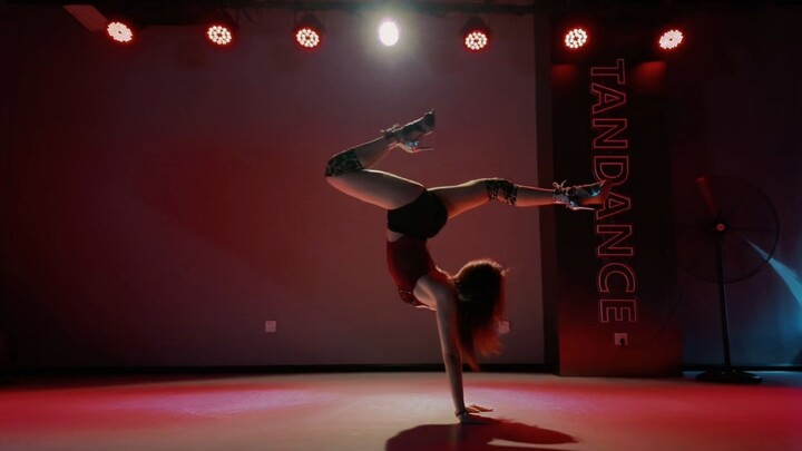 【HEELS】Great! It's acrobatics—we're saved!