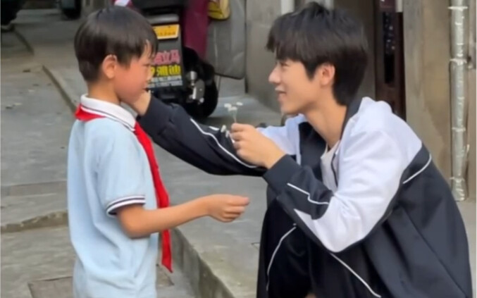 “Em là ánh sáng chiếu vào kẽ nứt của cuộc đời anh”