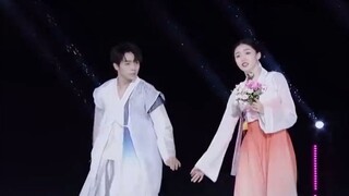 罗一舟康可人双人朝鲜舞《卖花姑娘》，这两人也太有CP感了啊啊啊！仙鹤少年名不虚传，整个氛围就很仙气飘飘