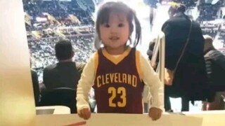 A Chinese girl adopted by foreigners... May everyone be treated with tenderness