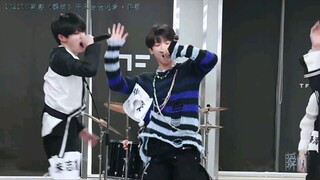 四代：我见到了一堆认不到的人     三代：轰趴开始了 拉人拉人   躁起来