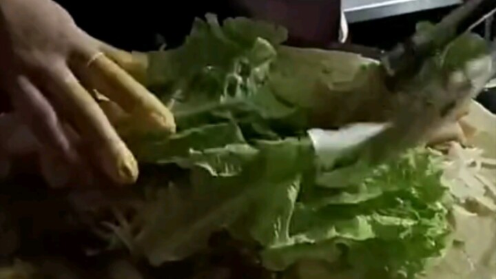 العمة: ما إذا كنت تأكل أم لا راجع لك، أما ما إذا أتركك أم لا فيعتمد على مزاجي.