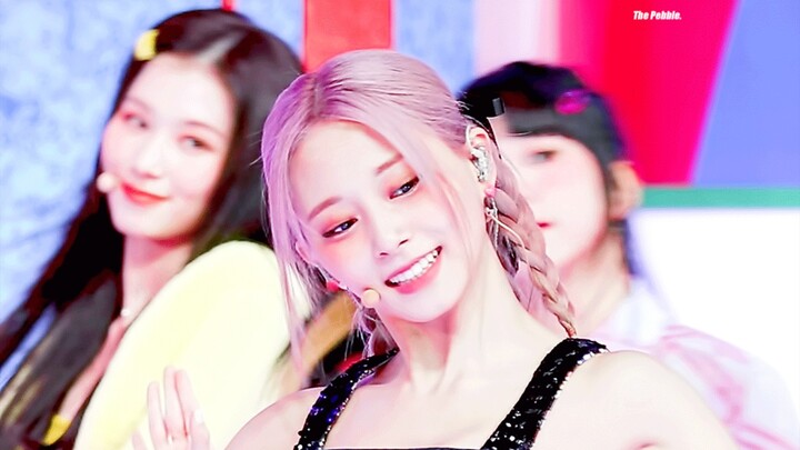 Dia nggak cocok sama warna rambut terang, kalau rambutnya terang malah kelihatan jelek… Udah terlalu