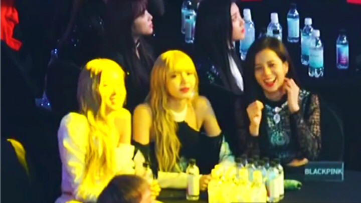 Màn solo “Hồng Rose” của Jennie trên sân khấu, phản ứng của các thành viên còn lại đối với Jennie