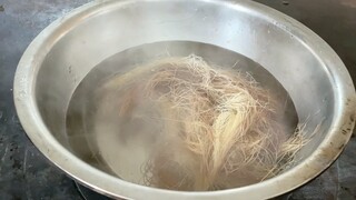 盲人母亲用玉米须治脑瘫儿子，结果让人难受。