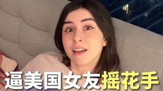 حاولتُ تعليم صديقتي الأمريكية التلويح بيدها التي تحمل زهرة، لكنها كانت غبية جدًا بحيث لم تتعلمها... 