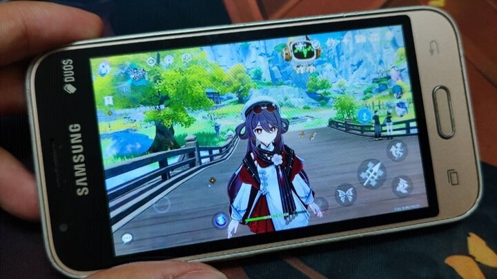 Challenge: Play Genshin Impact on my very first phone? 🤣🤣
