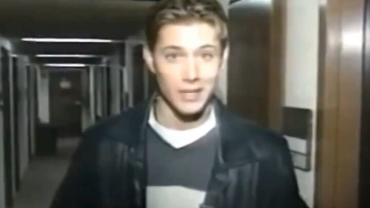 Super cute DOOL-era milk cat Zhen gets pinned to the ground and kissed.