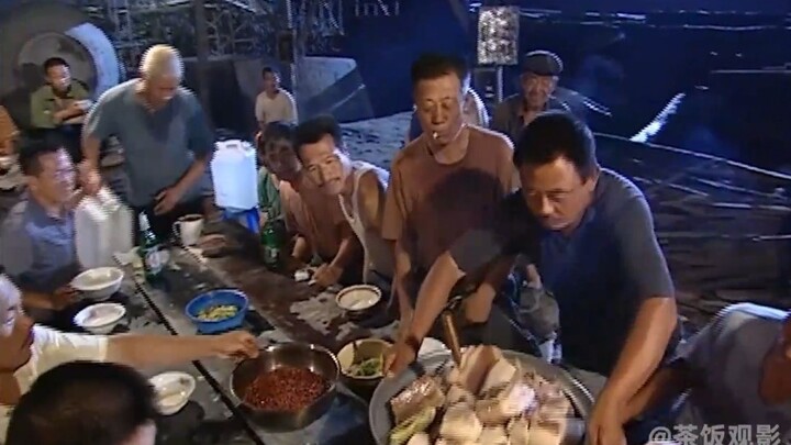 แรงงานอพยพได้กินเนื้อเป็นครั้งแรกในรอบหลายปี ทว่าทำงานหนักมาแปดเดือน ก็ยังไม่ได้เงินสักแดงเดียว