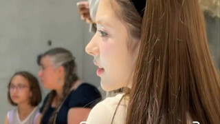 أنا التي صادفتها بالصدفة في باريس! هذه الجمال الذي يغمرني... cr.xhs shiratsuyu