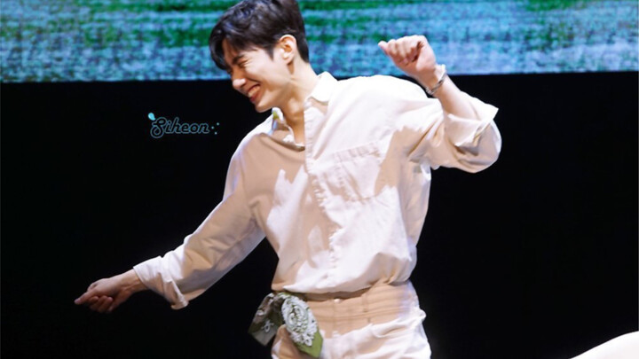 A big, shy doggy who loves to dance to "hype boy"~