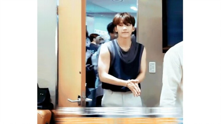 Khi Yoon Jeonghan tập gym...