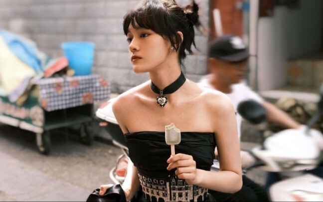 So ruthless! At 14, she won Best Actress—this is what a truly satisfying female lead in a web novel 