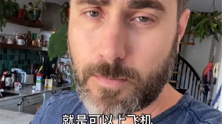 Cao Cao kembali ke Tiongkok, ternyata bandara Milan tidak mengizinkan saya naik pesawat, katanya mer