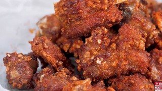 Whole head of garlic fried with ribs priced at 70 yuan per jin—crispy on the outside, tender on the 