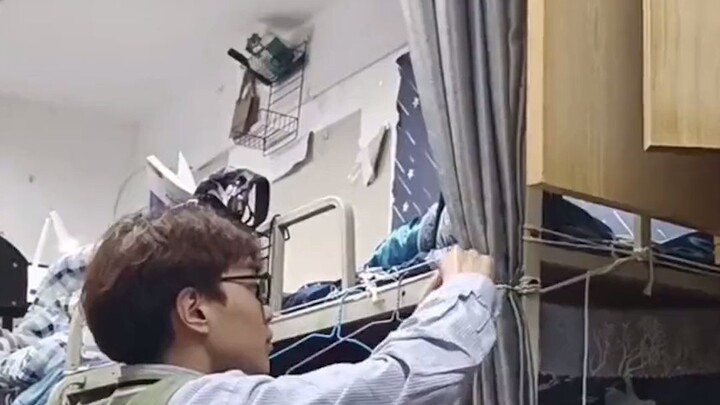 Can’t tell a bed curtain from a window curtain! Guy buys a bed curtain online only to find it’s actu