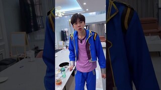 唐老六擦镜子太有节奏感了！大家都开始跳舞了#斗罗大陆 #唐舞桐与唐老六 #小舞 #唐舞桐 #唐三