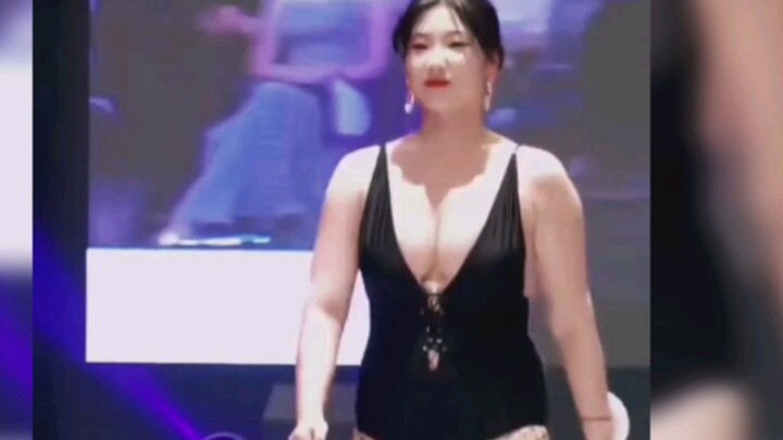 Model lingerie runway show