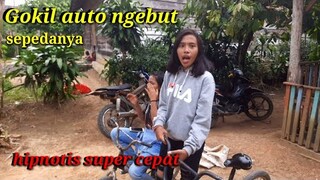 Hipnotis wanita lucu banget bikin ngakak sepedanya ngebut