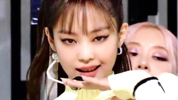 Personally, I think this is the most amazing JENNIE straight shot from 2020.