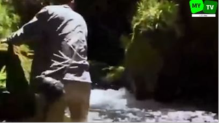 Review Năng Sinh Tồn Cùng Bear Grylls - Sinh Tồn Giữa Bầy Thú Ăn Thịt Châu Phi 34