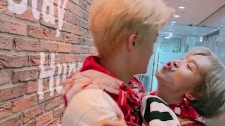 【NCT Mark】When the Straight Guy Mark Receives Affection from His Bandmates